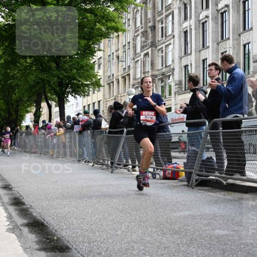 14.06.2026 - REWE Women's Run J. Mangold http://msf.ph/oto/9756813 14.06.2026 10:52:18 Ziel 5361, 5458, 5682 meine-sportfotos.de