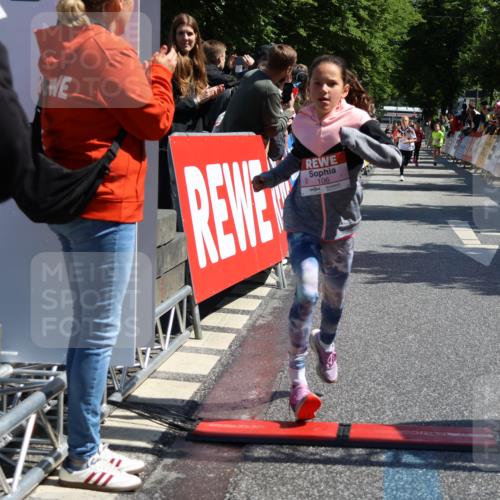 14.06.2026 - REWE Women's Run Strokosch-Dieckow http://msf.ph/oto/9756836 14.06.2026 11:36:28 Ziel 106, 237, 263 meine-sportfotos.de