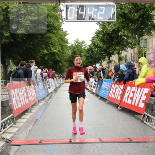 14.06.2026 - REWE Women's Run Strokosch-Dieckow http://msf.ph/oto/9756850 14.06.2026 09:44:43 Ziel 10328, 10480, 11079, 11418 meine-sportfotos.de