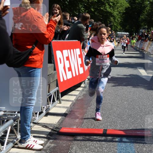 14.06.2026 - REWE Women's Run Strokosch-Dieckow http://msf.ph/oto/9756864 14.06.2026 11:36:28 Ziel 106, 237, 263 meine-sportfotos.de