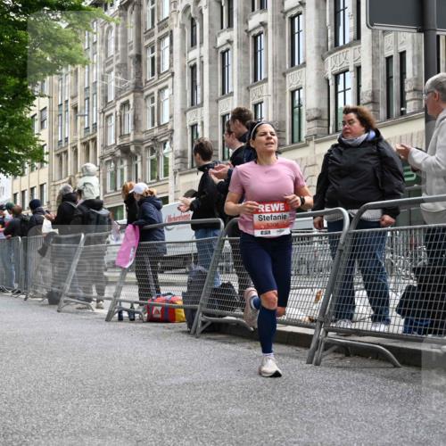 14.06.2026 - REWE Women's Run J. Mangold http://msf.ph/oto/9756899 14.06.2026 10:52:55 Ziel 5306, 5694, 5815, 5990 meine-sportfotos.de