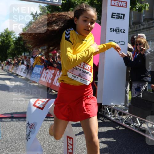 14.06.2026 - REWE Women's Run Strokosch-Dieckow http://msf.ph/oto/9756937 14.06.2026 11:36:13 Ziel 307 meine-sportfotos.de