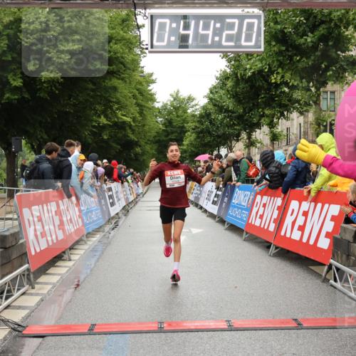 14.06.2026 - REWE Women's Run Strokosch-Dieckow http://msf.ph/oto/9756954 14.06.2026 09:44:42 Ziel 10328, 10480, 11079, 11418 meine-sportfotos.de