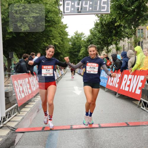 14.06.2026 - REWE Women's Run Strokosch-Dieckow http://msf.ph/oto/9756996 14.06.2026 09:44:37 Ziel 10480, 10481, 11418 meine-sportfotos.de