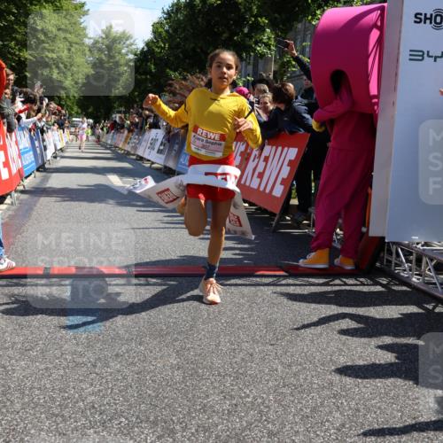 14.06.2026 - REWE Women's Run Strokosch-Dieckow http://msf.ph/oto/9757044 14.06.2026 11:36:13 Ziel 307 meine-sportfotos.de