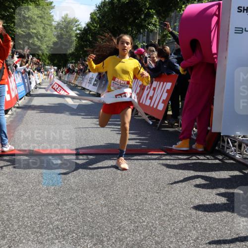 14.06.2026 - REWE Women's Run Strokosch-Dieckow http://msf.ph/oto/9757057 14.06.2026 11:36:13 Ziel 307 meine-sportfotos.de