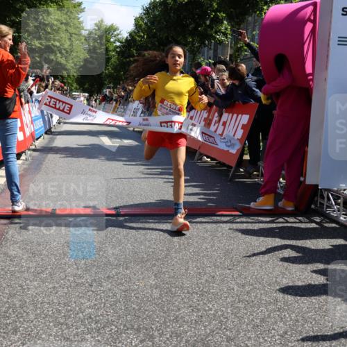 14.06.2026 - REWE Women's Run Strokosch-Dieckow http://msf.ph/oto/9757069 14.06.2026 11:36:12 Ziel 307 meine-sportfotos.de