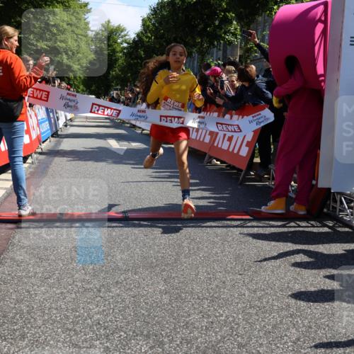14.06.2026 - REWE Women's Run Strokosch-Dieckow http://msf.ph/oto/9757079 14.06.2026 11:36:12 Ziel 307 meine-sportfotos.de