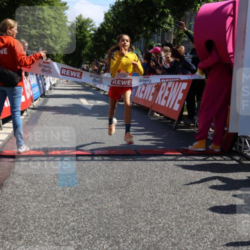 14.06.2026 - REWE Women's Run Strokosch-Dieckow http://msf.ph/oto/9757092 14.06.2026 11:36:12 Ziel 307 meine-sportfotos.de
