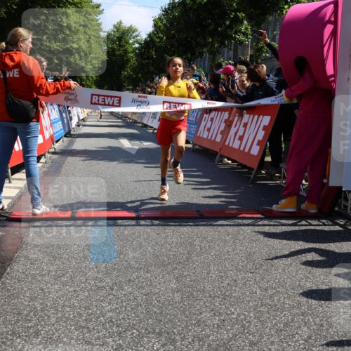 14.06.2026 - REWE Women's Run Strokosch-Dieckow http://msf.ph/oto/9757102 14.06.2026 11:36:12 Ziel 307 meine-sportfotos.de