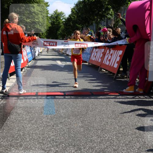 14.06.2026 - REWE Women's Run Strokosch-Dieckow http://msf.ph/oto/9757126 14.06.2026 11:36:12 Ziel 307 meine-sportfotos.de