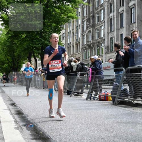 14.06.2026 - REWE Women's Run J. Mangold http://msf.ph/oto/9757138 14.06.2026 10:54:32 Ziel 5189, 5594, 5613, 5707, 5916 meine-sportfotos.de