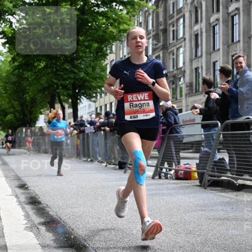 14.06.2026 - REWE Women's Run J. Mangold http://msf.ph/oto/9757143 14.06.2026 10:54:32 Ziel 5189, 5594, 5613, 5707, 5916 meine-sportfotos.de