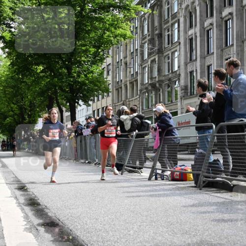 14.06.2026 - REWE Women's Run J. Mangold http://msf.ph/oto/9757159 14.06.2026 10:54:37 Ziel 5594, 5707, 5916 meine-sportfotos.de