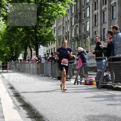 14.06.2026 - REWE Women's Run J. Mangold http://msf.ph/oto/9757175 14.06.2026 10:54:45 Ziel 5096 meine-sportfotos.de