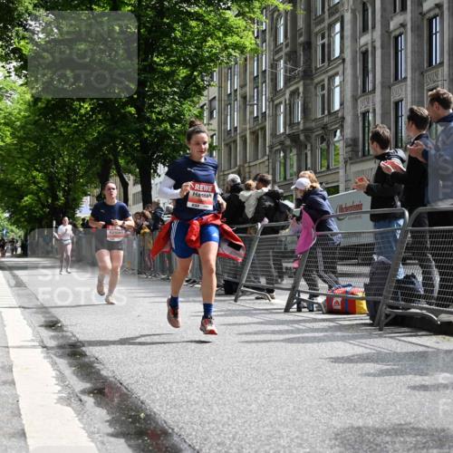 14.06.2026 - REWE Women's Run J. Mangold http://msf.ph/oto/9757185 14.06.2026 10:54:54 Ziel 5649, 5718, 5837 meine-sportfotos.de