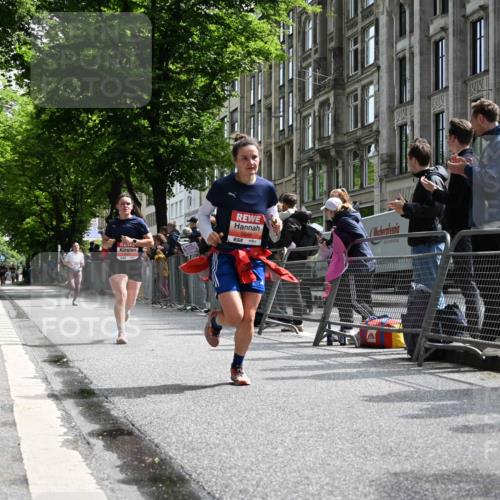 14.06.2026 - REWE Women's Run J. Mangold http://msf.ph/oto/9757188 14.06.2026 10:54:54 Ziel 5649, 5718, 5837 meine-sportfotos.de