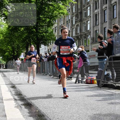14.06.2026 - REWE Women's Run J. Mangold http://msf.ph/oto/9757190 14.06.2026 10:54:54 Ziel 5649, 5718, 5837 meine-sportfotos.de