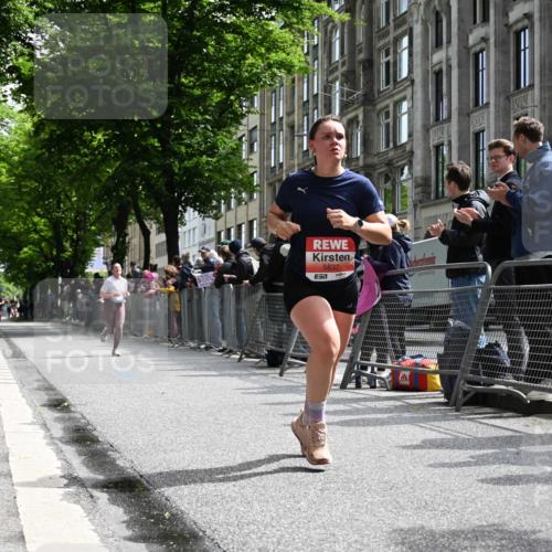 14.06.2026 - REWE Women's Run J. Mangold http://msf.ph/oto/9757201 14.06.2026 10:54:56 Ziel 5649, 5718, 5837 meine-sportfotos.de