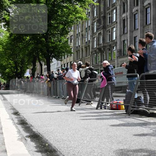 14.06.2026 - REWE Women's Run J. Mangold http://msf.ph/oto/9757204 14.06.2026 10:54:58 Ziel 5649, 5718, 5837 meine-sportfotos.de