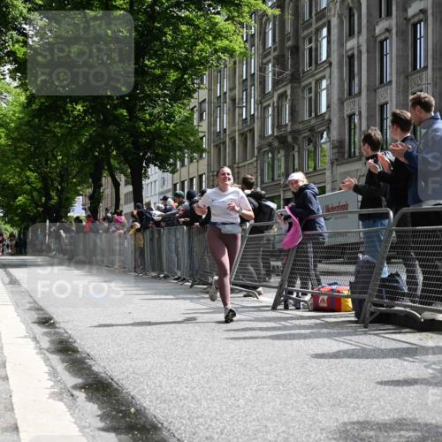 14.06.2026 - REWE Women's Run J. Mangold http://msf.ph/oto/9757206 14.06.2026 10:54:59 Ziel 5649, 5718, 5837 meine-sportfotos.de