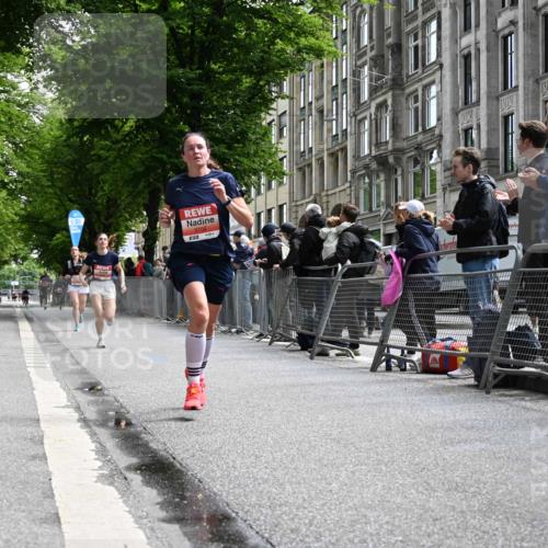 14.06.2026 - REWE Women's Run J. Mangold http://msf.ph/oto/9757213 14.06.2026 10:55:13 Ziel 5308, 5695, 5702 meine-sportfotos.de