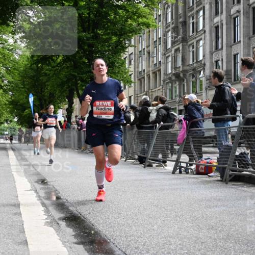 14.06.2026 - REWE Women's Run J. Mangold http://msf.ph/oto/9757215 14.06.2026 10:55:13 Ziel 5308, 5695, 5702 meine-sportfotos.de