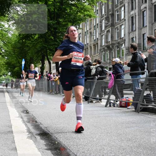 14.06.2026 - REWE Women's Run J. Mangold http://msf.ph/oto/9757217 14.06.2026 10:55:13 Ziel 5308, 5695, 5702 meine-sportfotos.de