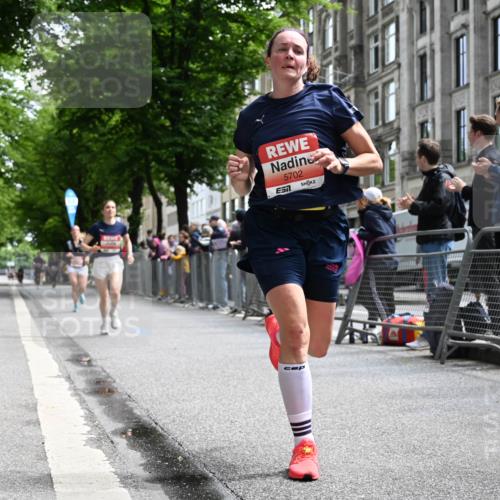 14.06.2026 - REWE Women's Run J. Mangold http://msf.ph/oto/9757220 14.06.2026 10:55:14 Ziel 5308, 5695, 5702 meine-sportfotos.de