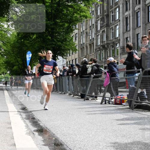 14.06.2026 - REWE Women's Run J. Mangold http://msf.ph/oto/9757221 14.06.2026 10:55:15 Ziel 5308, 5695, 5702 meine-sportfotos.de