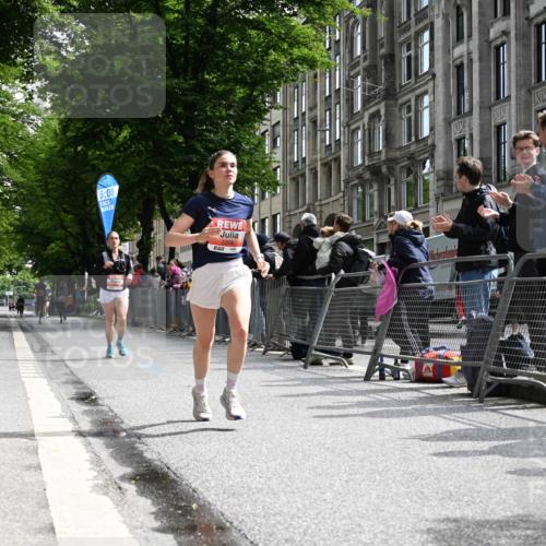 14.06.2026 - REWE Women's Run J. Mangold http://msf.ph/oto/9757225 14.06.2026 10:55:15 Ziel 5308, 5695, 5702 meine-sportfotos.de