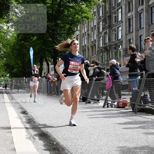 14.06.2026 - REWE Women's Run J. Mangold http://msf.ph/oto/9757229 14.06.2026 10:55:15 Ziel 5308, 5695, 5702 meine-sportfotos.de