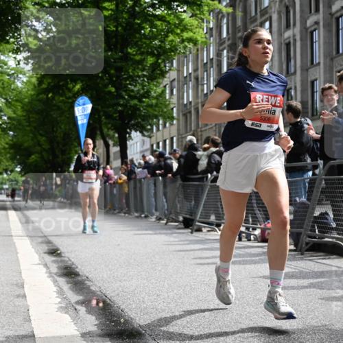 14.06.2026 - REWE Women's Run J. Mangold http://msf.ph/oto/9757233 14.06.2026 10:55:16 Ziel 5287, 5308, 5695, 5702 meine-sportfotos.de