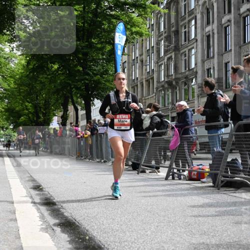 14.06.2026 - REWE Women's Run J. Mangold http://msf.ph/oto/9757244 14.06.2026 10:55:18 Ziel 5287, 5308, 5695 meine-sportfotos.de