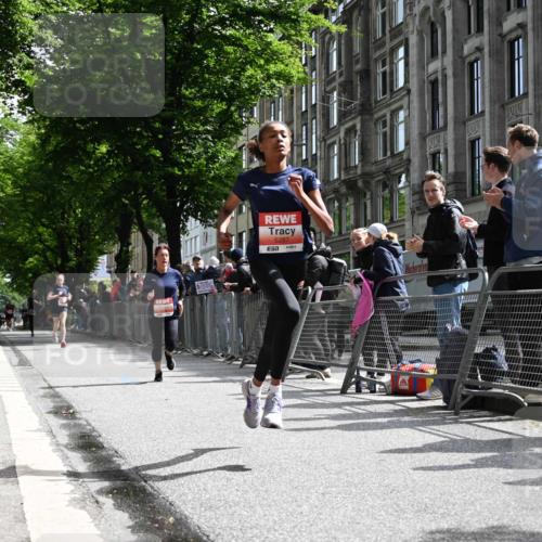 14.06.2026 - REWE Women's Run J. Mangold http://msf.ph/oto/9757259 14.06.2026 10:55:23 Ziel 5250, 5287, 6069 meine-sportfotos.de