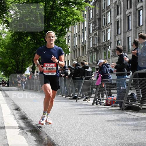 14.06.2026 - REWE Women's Run J. Mangold http://msf.ph/oto/9757310 14.06.2026 10:55:38 Ziel 5207, 5979 meine-sportfotos.de