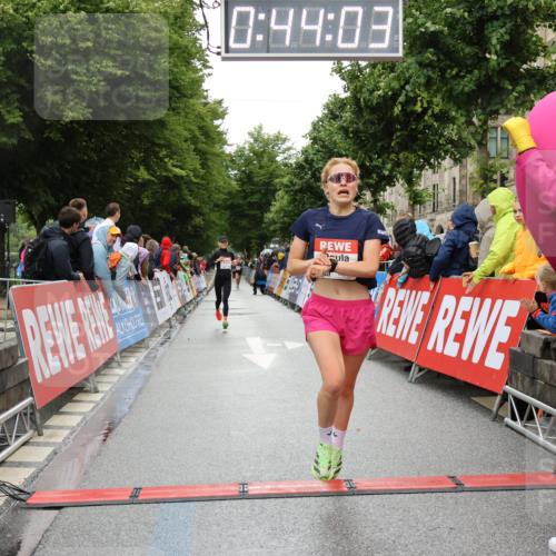 14.06.2026 - REWE Women's Run Strokosch-Dieckow http://msf.ph/oto/9757312 14.06.2026 09:44:26 Ziel 10245, 10481, 11447 meine-sportfotos.de