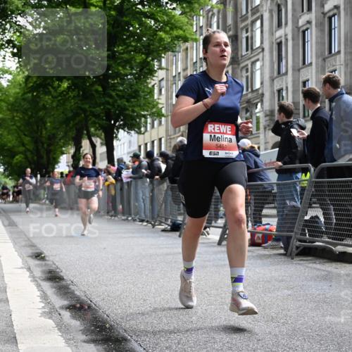14.06.2026 - REWE Women's Run J. Mangold http://msf.ph/oto/9757358 14.06.2026 10:55:54 Ziel 5277, 5451, 5790, 5868 meine-sportfotos.de