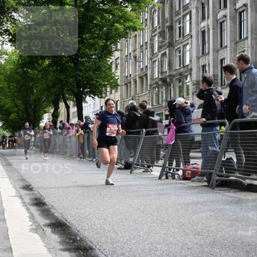 14.06.2026 - REWE Women's Run J. Mangold http://msf.ph/oto/9757362 14.06.2026 10:55:55 Ziel 5277, 5451, 5790, 5868 meine-sportfotos.de