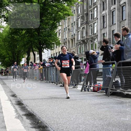 14.06.2026 - REWE Women's Run J. Mangold http://msf.ph/oto/9757364 14.06.2026 10:55:55 Ziel 5277, 5451, 5790, 5868 meine-sportfotos.de