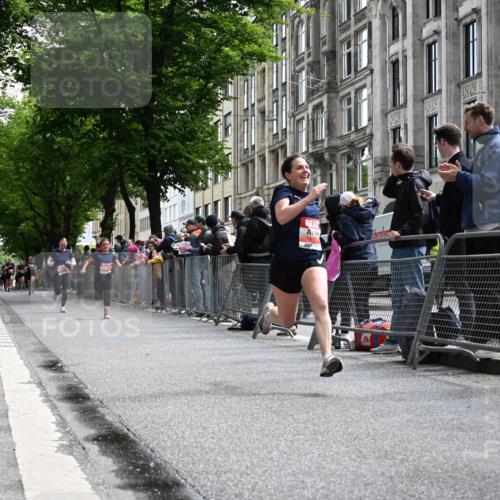 14.06.2026 - REWE Women's Run J. Mangold http://msf.ph/oto/9757367 14.06.2026 10:55:55 Ziel 5277, 5451, 5790, 5868 meine-sportfotos.de