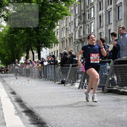 14.06.2026 - REWE Women's Run J. Mangold http://msf.ph/oto/9757369 14.06.2026 10:55:55 Ziel 5277, 5451, 5790, 5868 meine-sportfotos.de