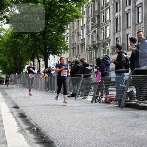 14.06.2026 - REWE Women's Run J. Mangold http://msf.ph/oto/9757371 14.06.2026 10:55:57 Ziel 5277, 5451, 5790, 5868 meine-sportfotos.de
