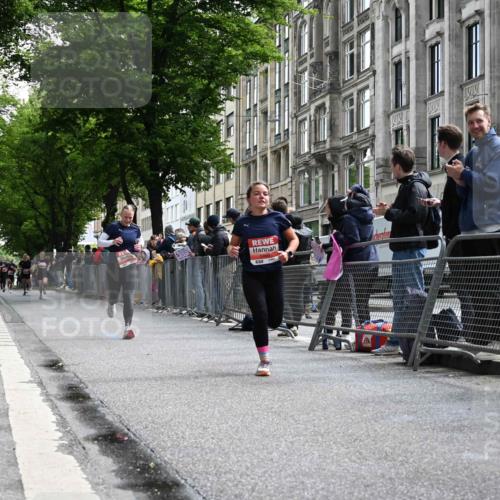 14.06.2026 - REWE Women's Run J. Mangold http://msf.ph/oto/9757376 14.06.2026 10:55:58 Ziel 5277, 5451, 5790, 5868 meine-sportfotos.de