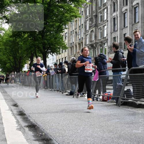 14.06.2026 - REWE Women's Run J. Mangold http://msf.ph/oto/9757378 14.06.2026 10:55:58 Ziel 5277, 5451, 5790, 5868 meine-sportfotos.de