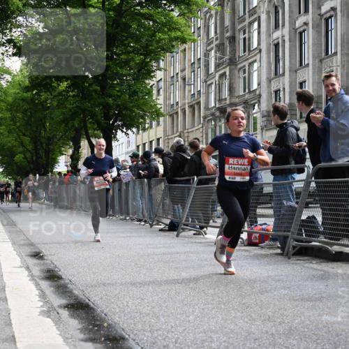 14.06.2026 - REWE Women's Run J. Mangold http://msf.ph/oto/9757380 14.06.2026 10:55:58 Ziel 5277, 5451, 5790, 5868 meine-sportfotos.de