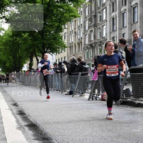 14.06.2026 - REWE Women's Run J. Mangold http://msf.ph/oto/9757383 14.06.2026 10:55:58 Ziel 5277, 5451, 5790, 5868 meine-sportfotos.de