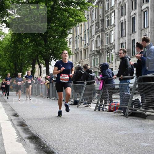 14.06.2026 - REWE Women's Run J. Mangold http://msf.ph/oto/9757419 14.06.2026 10:56:07 Ziel 5140, 5244, 5245, 5556, 5818 meine-sportfotos.de
