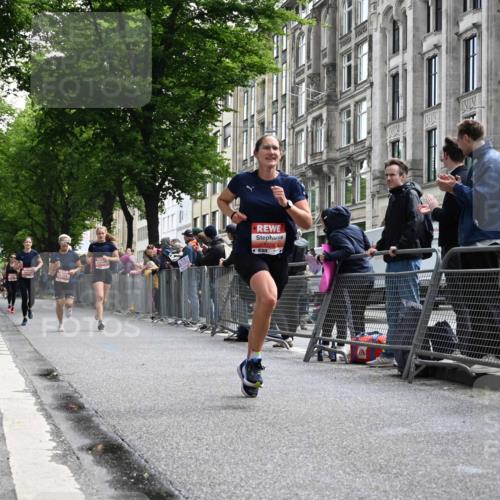 14.06.2026 - REWE Women's Run J. Mangold http://msf.ph/oto/9757424 14.06.2026 10:56:08 Ziel 5140, 5244, 5245, 5556, 5818 meine-sportfotos.de