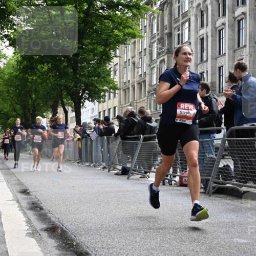 14.06.2026 - REWE Women's Run J. Mangold http://msf.ph/oto/9757429 14.06.2026 10:56:08 Ziel 5140, 5244, 5245, 5556, 5818 meine-sportfotos.de